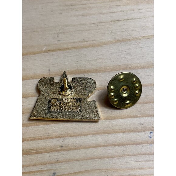 Star Student Enamel Pin Badge Red & Black Gold-Tone Metal - Picture 3 of 4